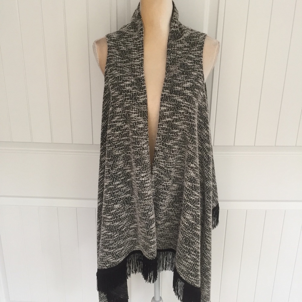 Jessica Simpson sleeveless fringe vest medium